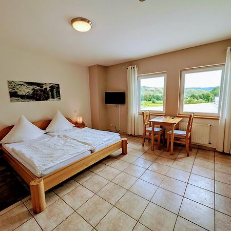 Hotel Weingut Weich Riol Zewnętrze zdjęcie