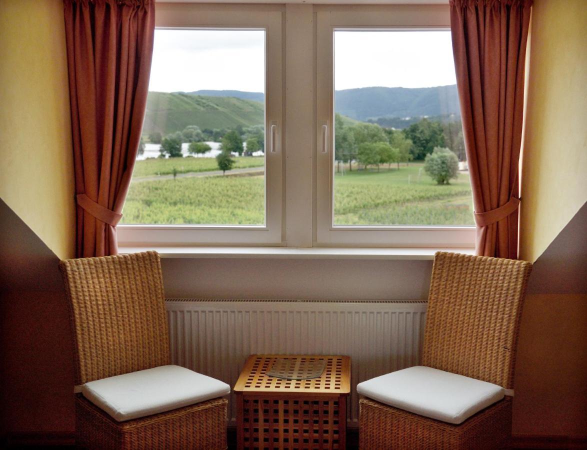 Hotel Weingut Weich Riol Zewnętrze zdjęcie