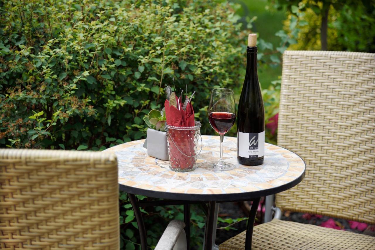Hotel Weingut Weich Riol Zewnętrze zdjęcie